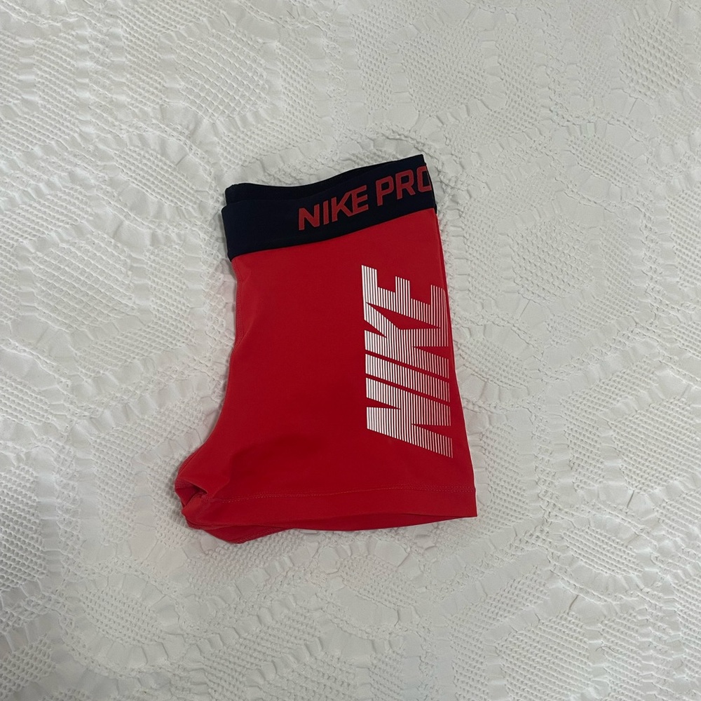 Nike Pros red